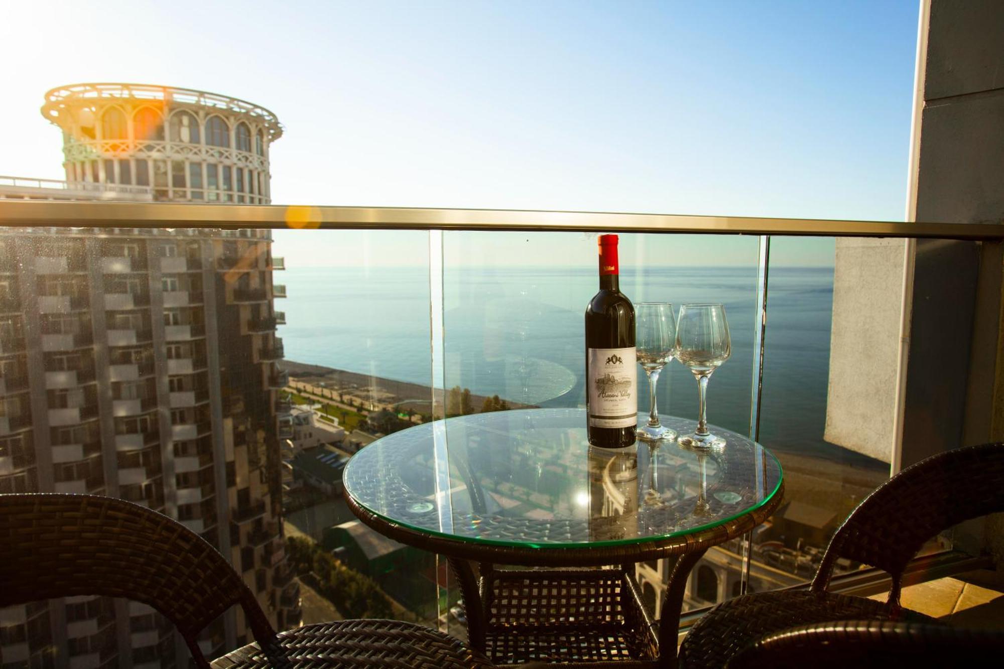 Holiday Lux Tower Batoumi Extérieur photo